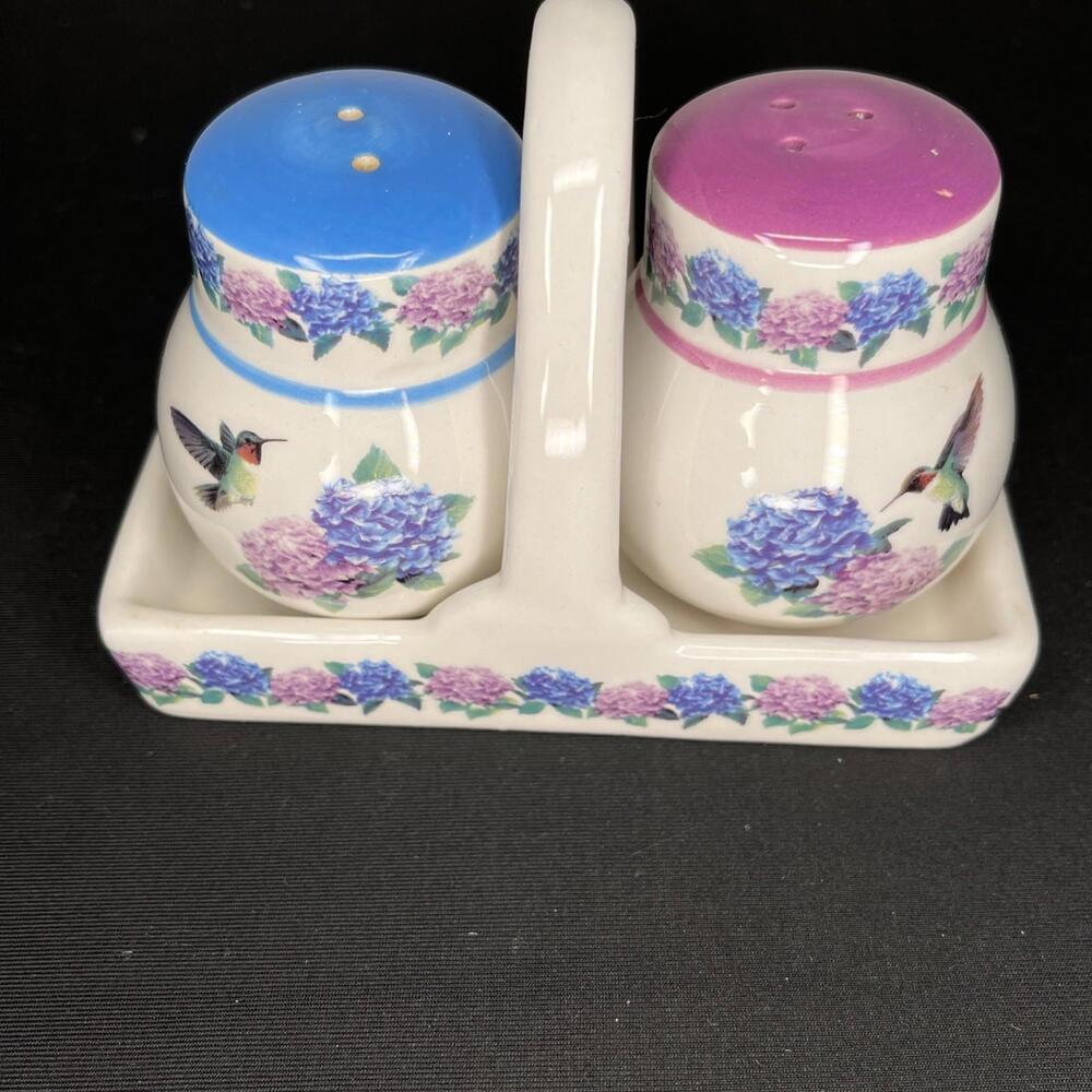 Winston Jinrui Hummingbirds And Hydrangeas Salt And Pepper Set With Basket